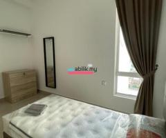 SKS habitat room for rent / Larkin / GIRL room
